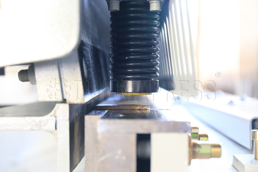 3200 X 12 QC 12Y Hydraulic She - Woodworking Qc recensione e prezzo